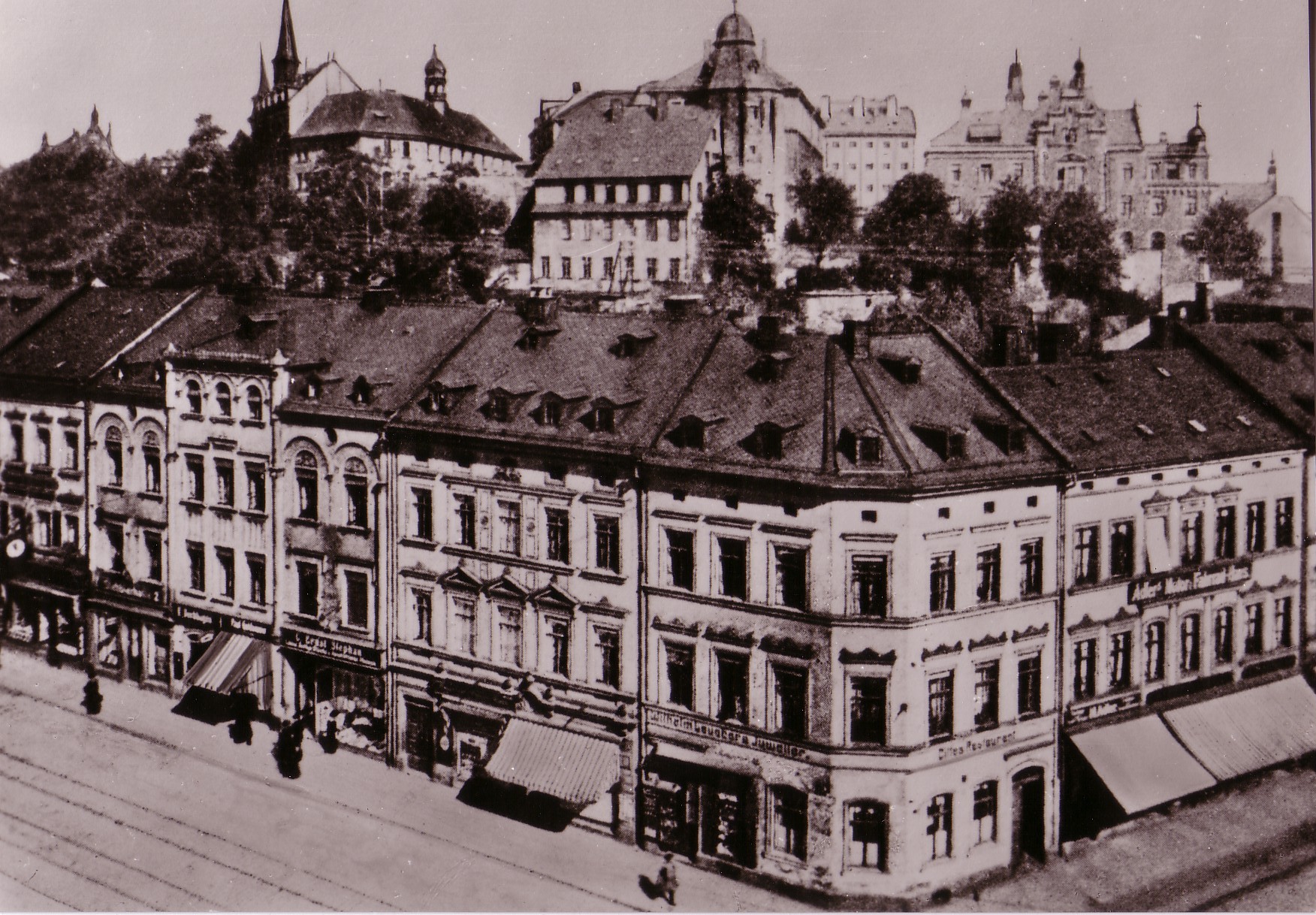02 004 Syrastraße mit altem Schloß um 1910